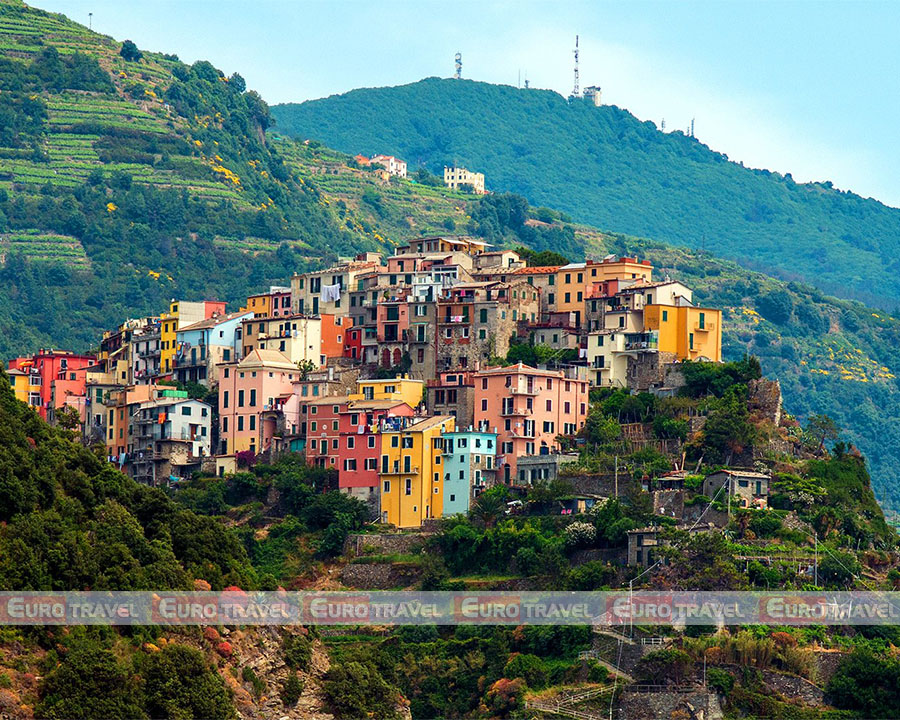 Lang-Corniglia-tai-cinque-terre_cong-ty-du-lich-chau-au-euro-travel