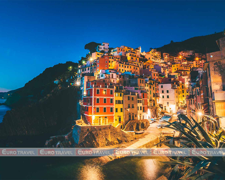 Lang-Riomaggiore-cinque-terri_tai-cinque-terre_cong-ty-du-lich-chau-au-euro-travel