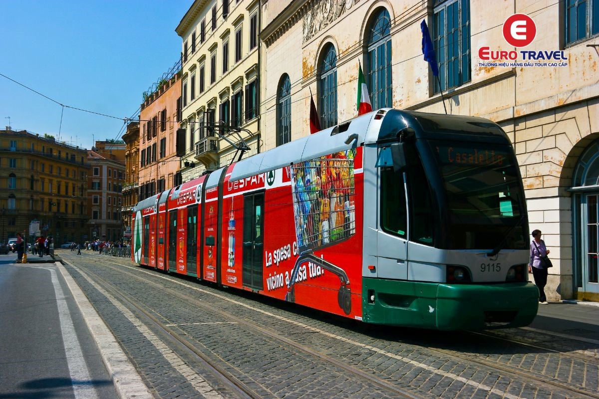 Tại thủ đô Rome có nhiều phương tiện để du khách di chuyển đến các địa điểm tham quan