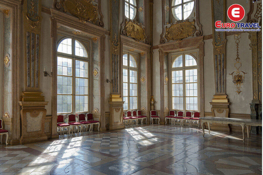 Cung điện Mirabell ở Áo vô cùng sang trọng và nhã nhặn