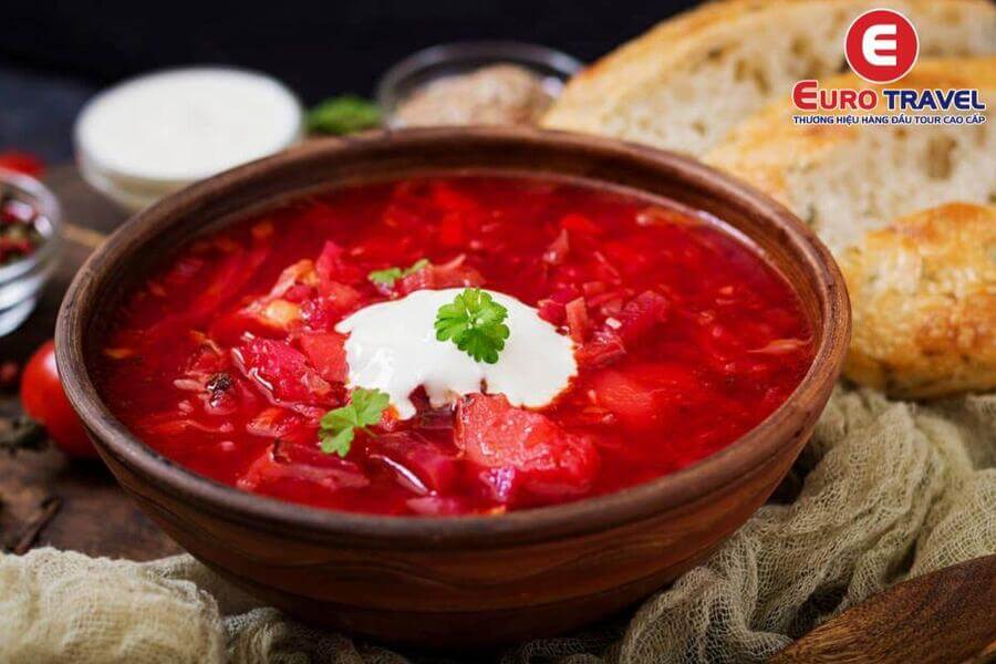 Borscht món ăn truyền thống và mang đậm văn hóa ẩm thực của Ukraine