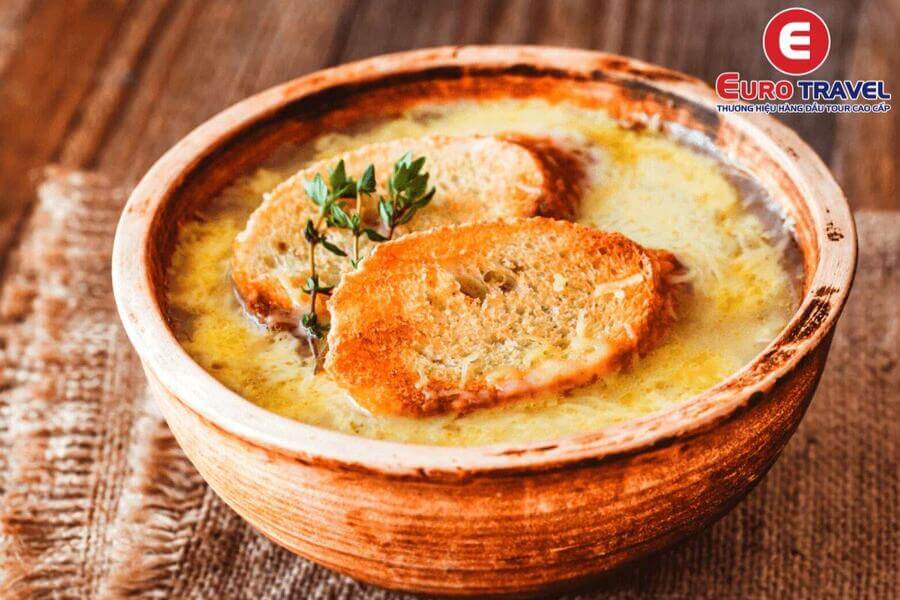 Soupe à l’oignon với hương vị thơm ngon khó cưỡng trong các món ăn Châu Âu