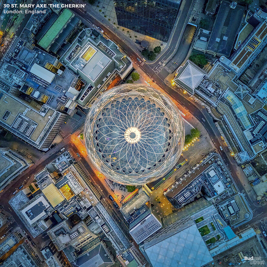 Tòa nhà 30 St. Mary Axe 'The Gherkin' nhìn từ trên cao