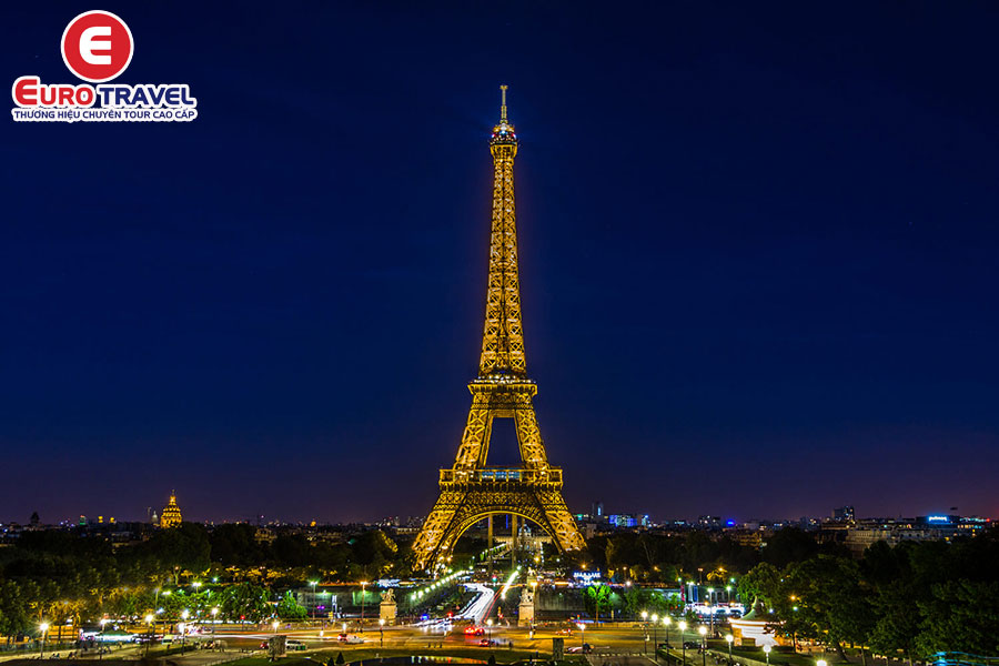 Eiffel biểu tượng chụp ảnh đẹp tại Pháp không thể bỏ qua