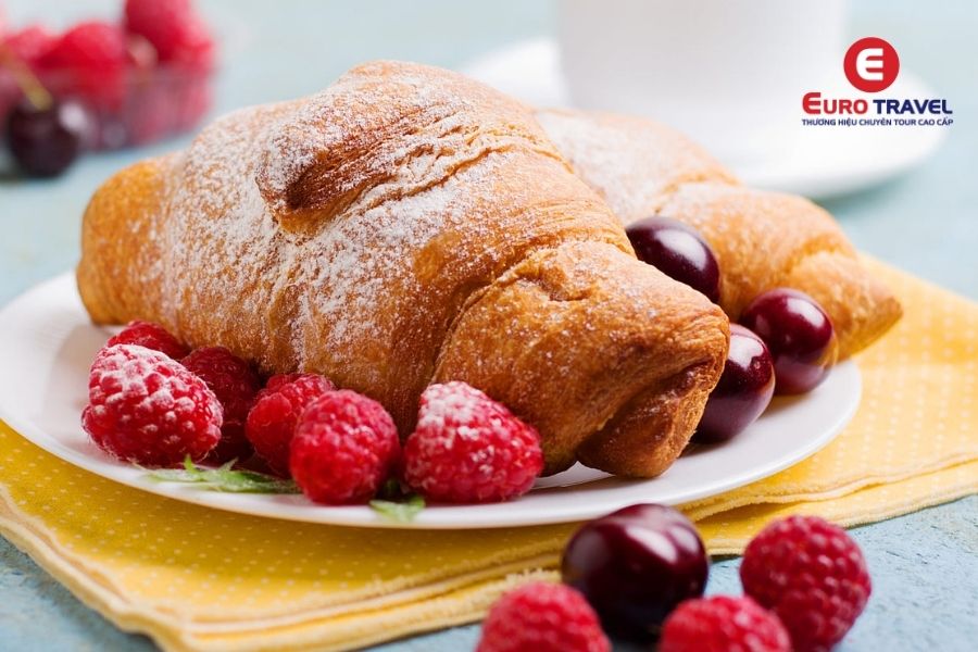 Bánh Croissant đặc biệt tại Pháp