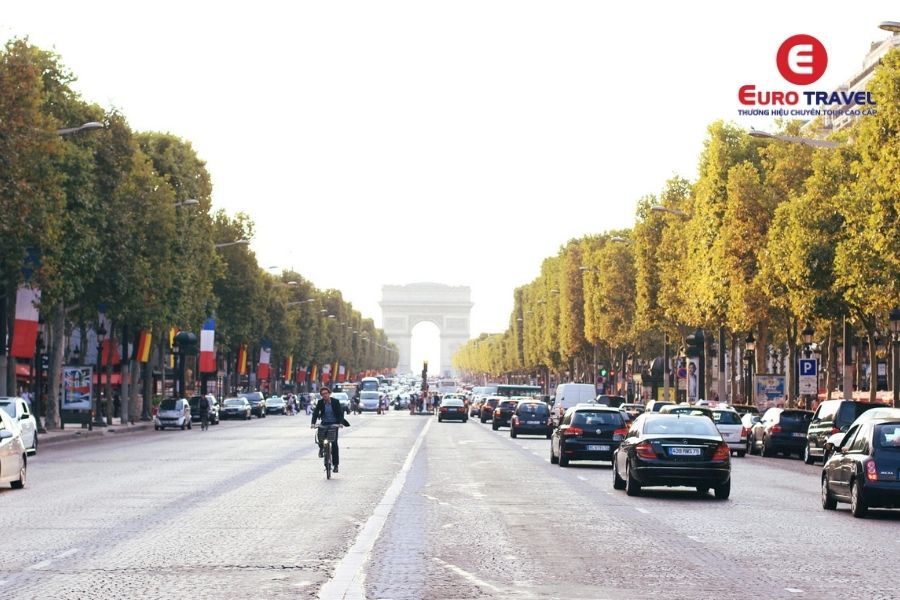 Khải Hoàn Môn hùng vĩ tại Paris