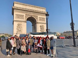 Du khách đi châu Âu và thăm những điểm đến Paris cùng EuroTravel