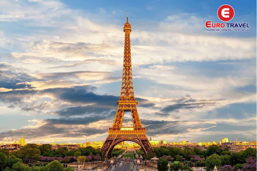 Tháp Eiffel biểu tượng của Pháp