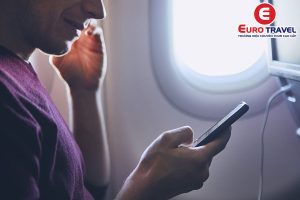 Điện thoại và những vật dụng cần thiết cho hành trình trở lại châu Âu