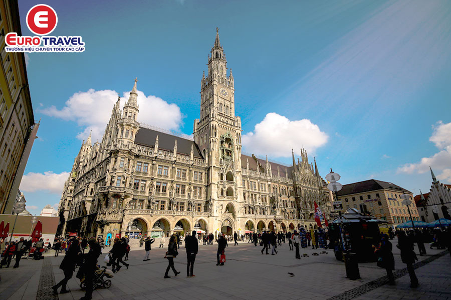 Cẩm nang du lịch Munich khám phá nhà thờ St.Peter