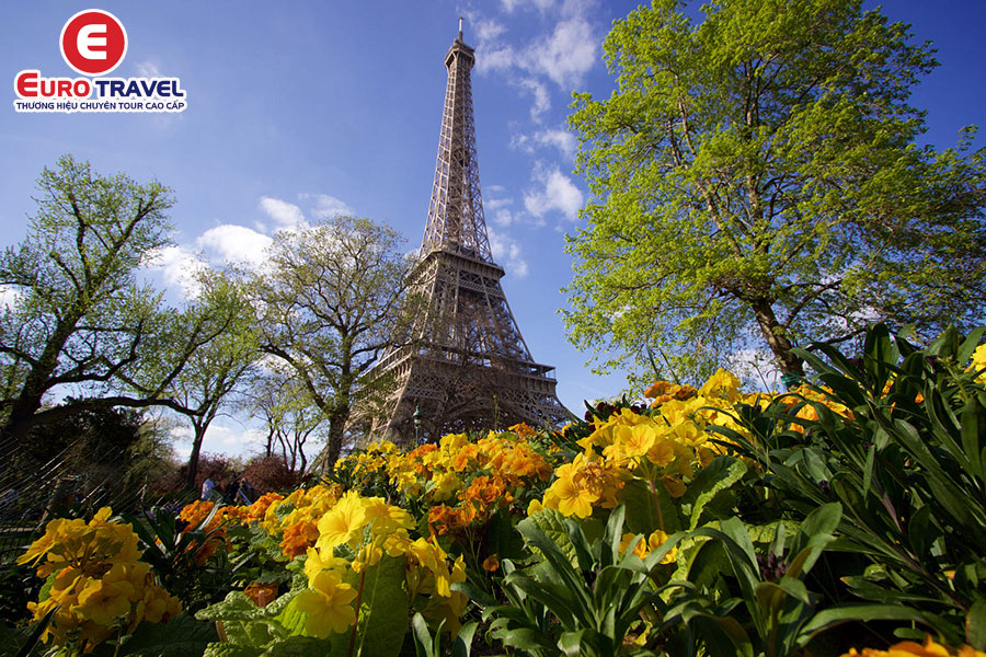 Cẩm nang du lịch Paris khám phá Eiffel