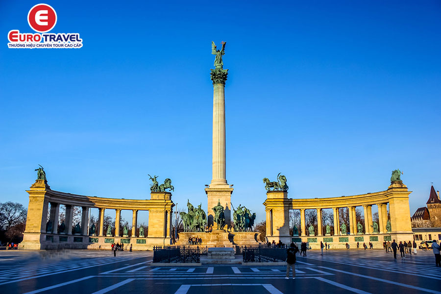 Điểm du lịch Hungary khám phá Heroes Square