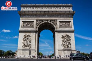 Khám phá vẻ đẹp cổ kính Khải Hoàn Môn