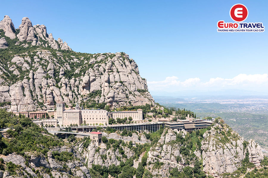 Khám phá vẻ đẹp độc đáo Montserrat cùng Euro Travel
