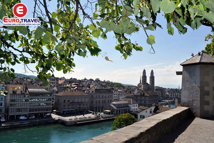 Cẩm nang du lịch Zurich khám phá vẻ đẹp lâu đài Lindenhof