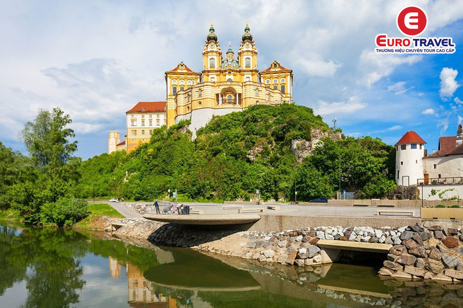 Melk Benedictine vẻ đẹp độc đáo
