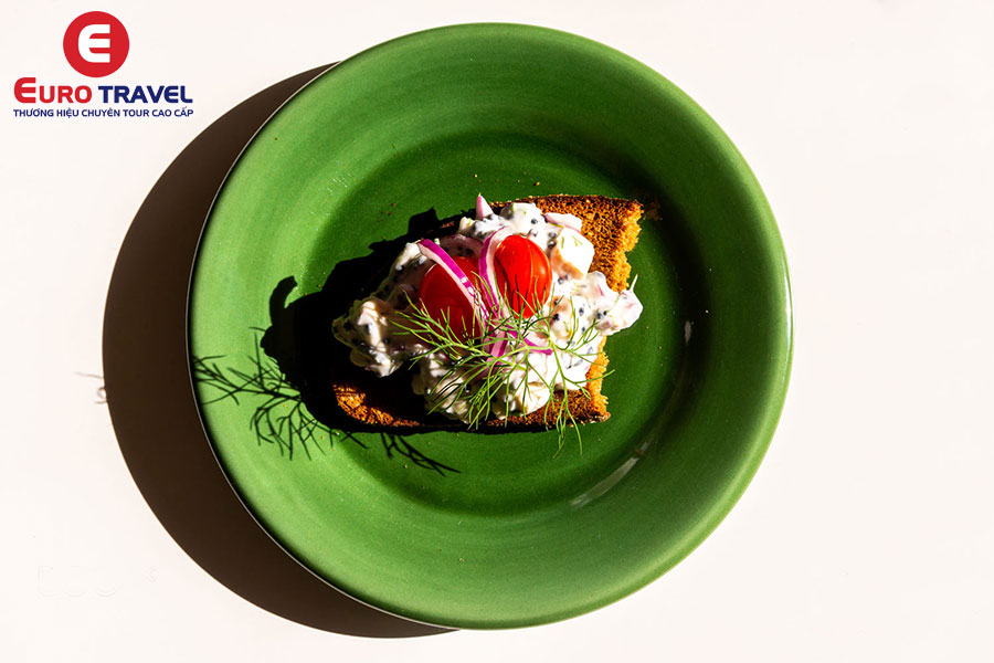 Thưởng thức hương vị Toast Skagen khi khám phá Thuỵ Điển