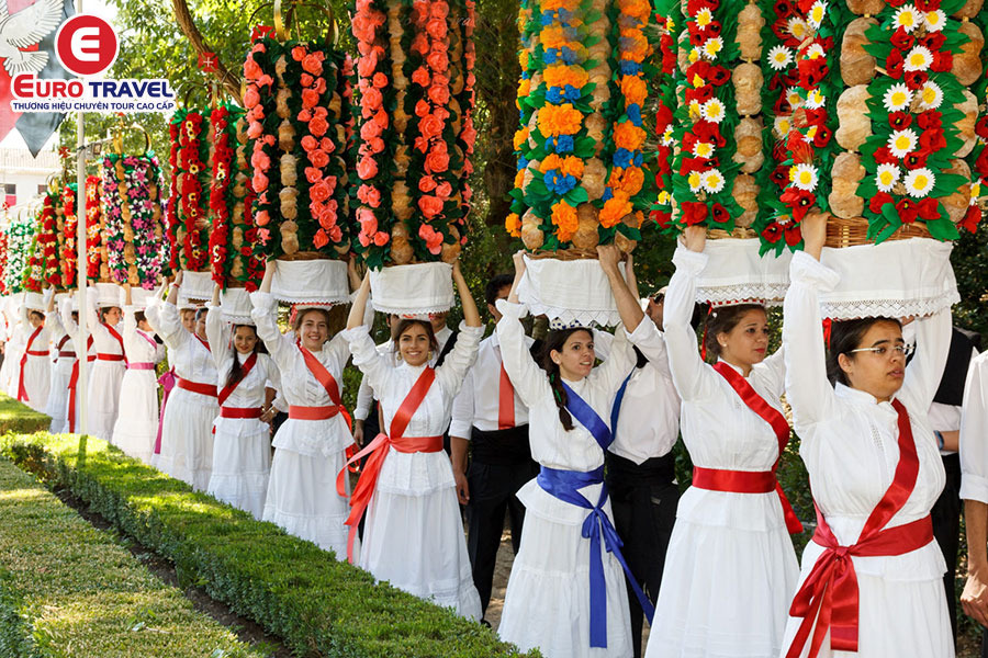 Cẩm nang du lịch Bồ Đào Nha khám phá lễ hội đầy sắc màu