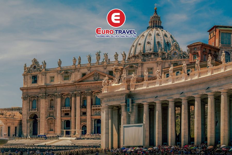 Nhà nguyện Sistine là điểm đến tại Vatican khi du lịch Ý