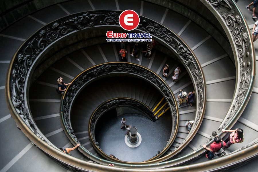 Cấu trúc cầu thang độc đáo trong bảo tàng Vatican