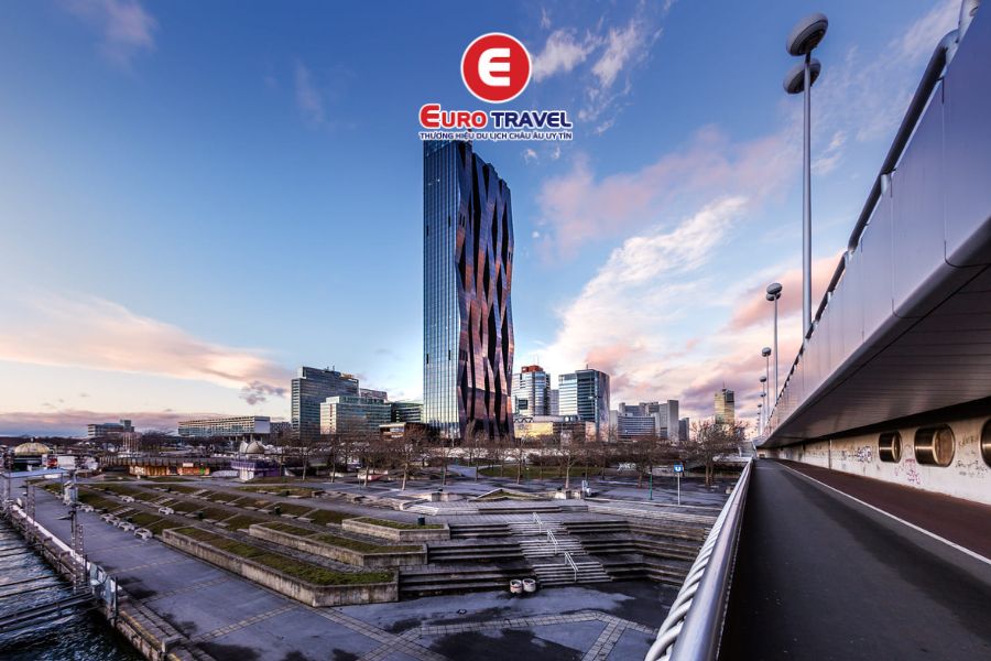 Tòa tháp Danube Tower