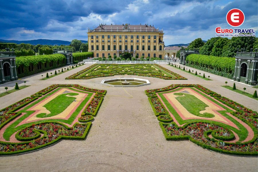 Cung điện Schonbrunn tráng lệ