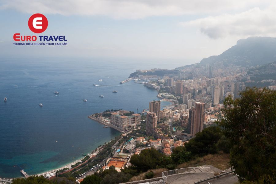 Theo kinh nghiệm du lịch Monaco, khí hậu nơi đây ôn hòa dễ chịu