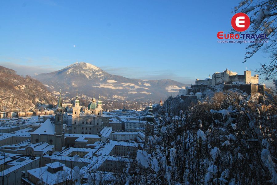 Lâu đài Hohensalzburg là điểm du lịch khám phá châu Âu hàng đầu tại Áo