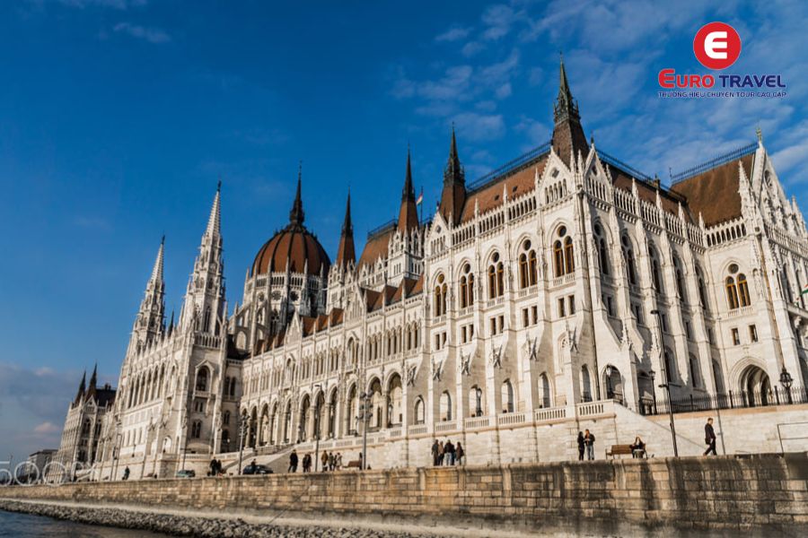 Tòa Nhà Quốc Hội trong kinh nghiệm du lịch Budapest