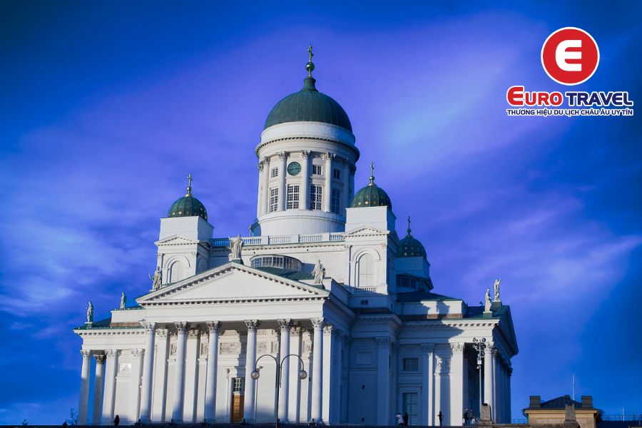 Nhà thờ trắng Helsinki là điểm đến tuyệt đẹp trong kinh nghiệm du lịch Phần Lan