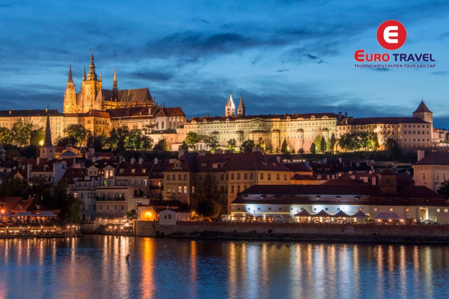 Praha lộng lẫy về đêm