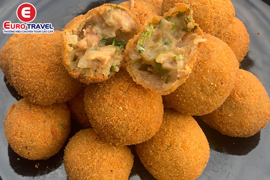 Ẩm thực Amsterdam thưởng thức Bitterballen