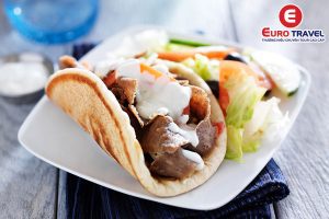 Ẩm thực Hy Lạp trải nghiệm món Gyros