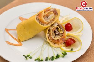 Ẩm thực Nga thưởng thức bánh cuốn Lenigrad