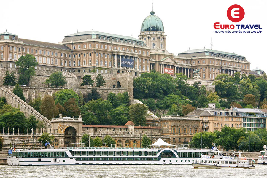 Cẩm nang du lịch Budapest ghé thăm lâu đài Buda