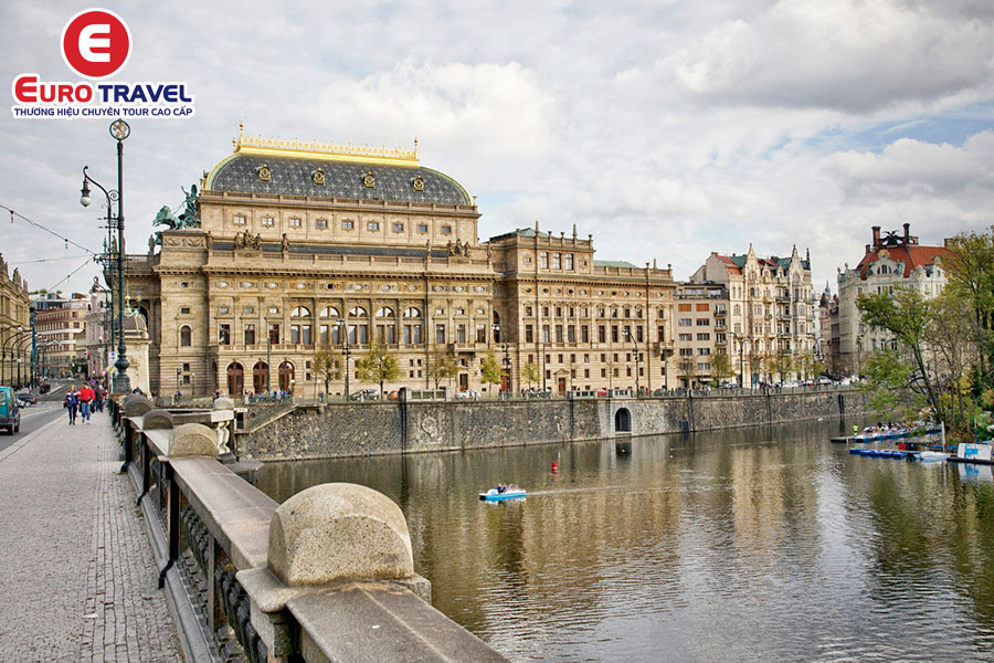 Cẩm nang du lịch Prague ghé thăm nhà hát quốc gia