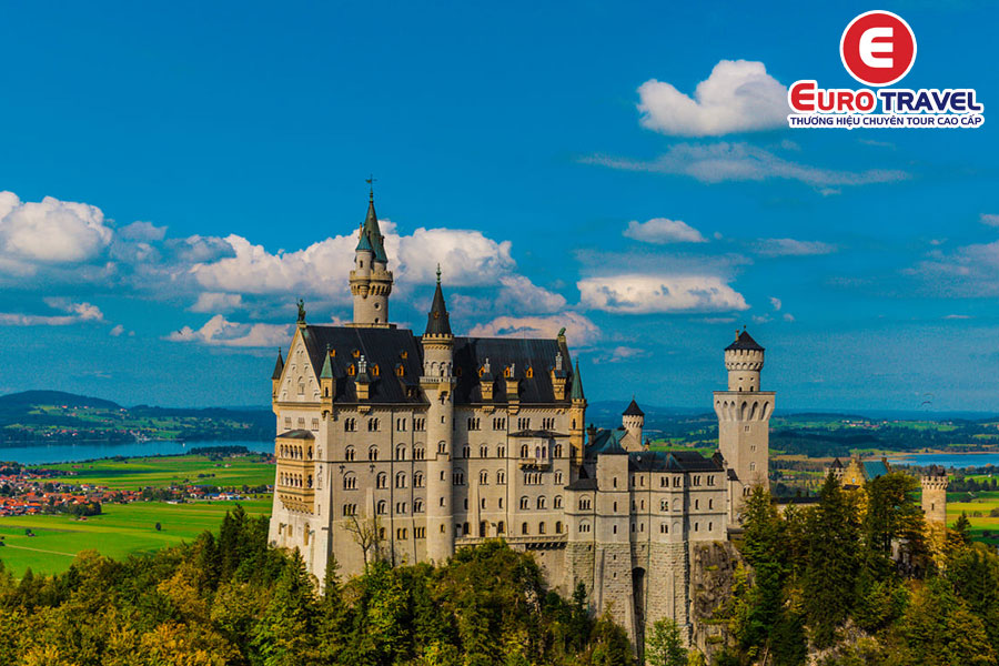 Khám phá vẻ đẹp lâu đài Neuschwanstein