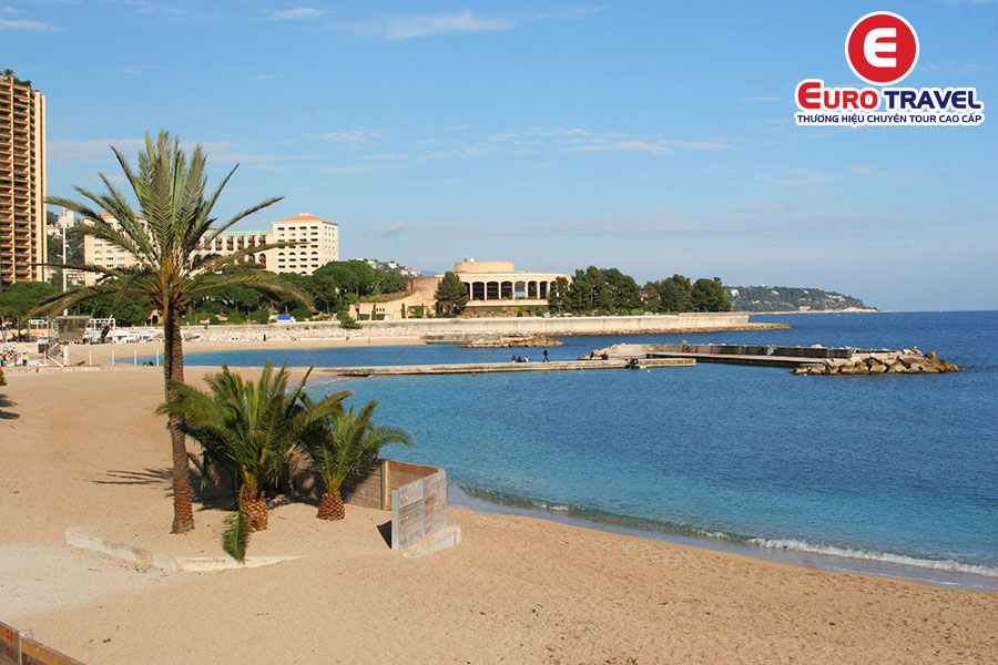 Tham quan bãi biểnLarvotto tại điểm du lịch Monaco