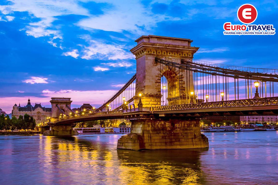 Tham quan cầu xích tại Budapest