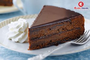 Thưởng thức bánh Sachetorte thơm ngon cùng ẩm thực Vienna
