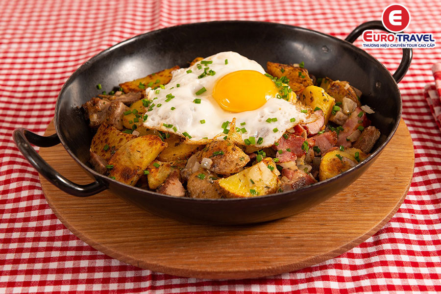 Thưởng thức hương vị Tiroler Grostl tại Salzbourg
