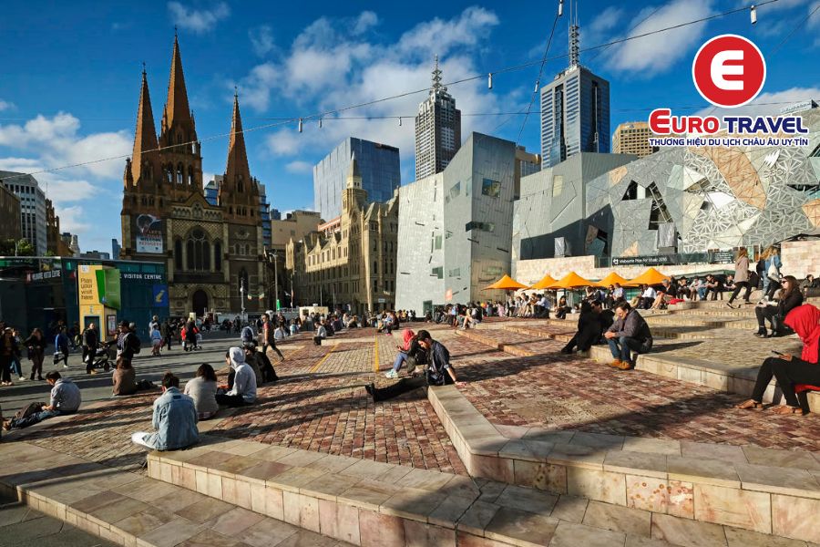 Quảng trường Federation Square là điểm đến ưa thích của nhiều du khách và cả dân bản địa Melbourne