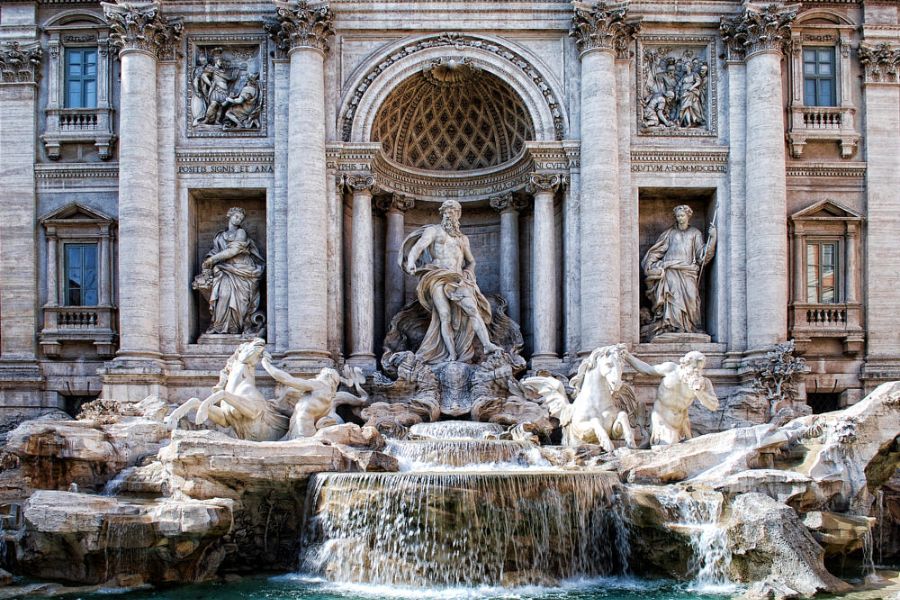 Đài phun nước Trevi trong tour du lịch châu Âu