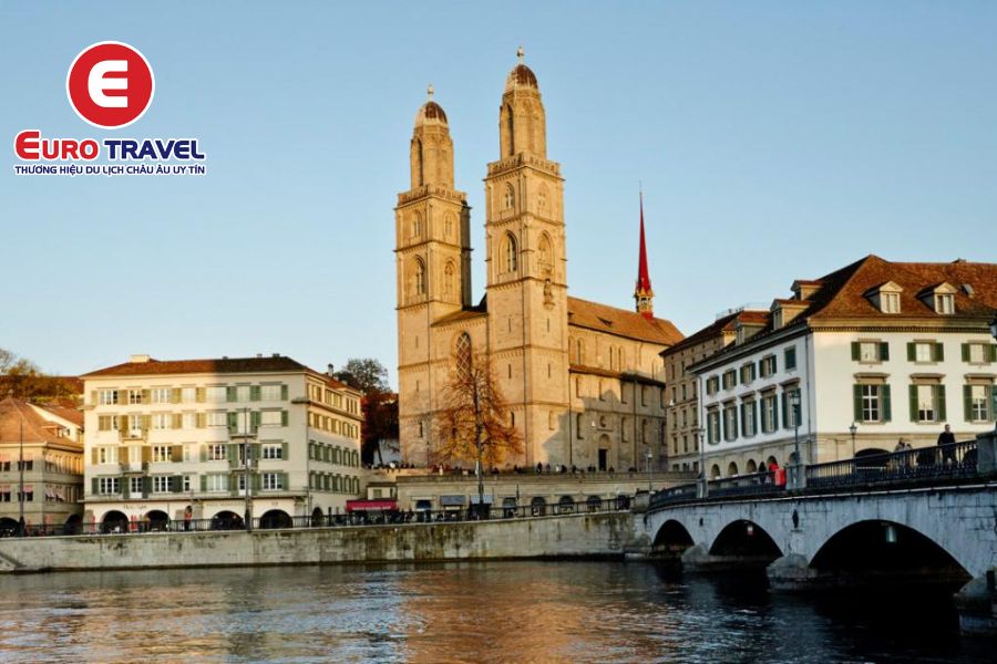 Nhà thờ Grossmunter nổi bật trong những điểm du lịch Zurich