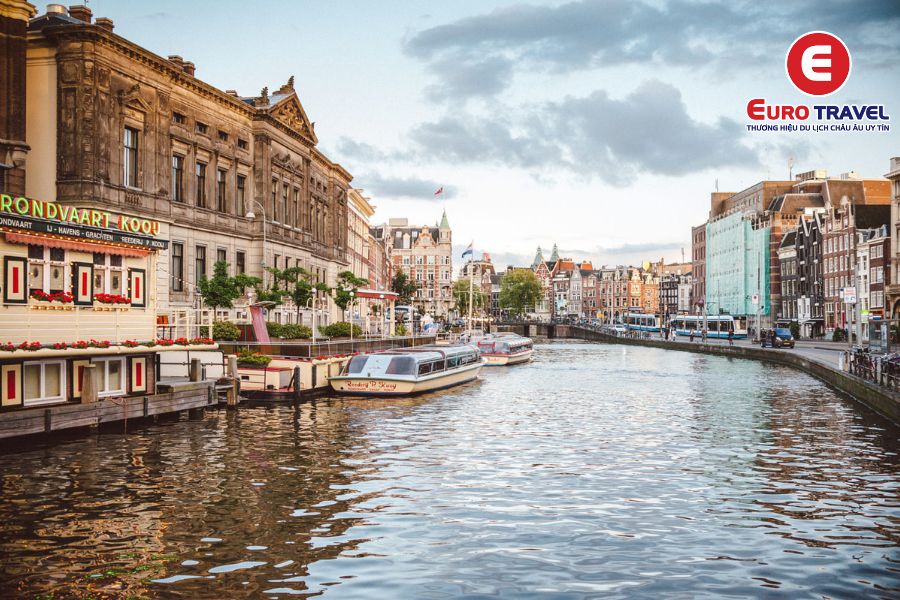 Thành phố Amsterdam yên bình và xinh đẹp