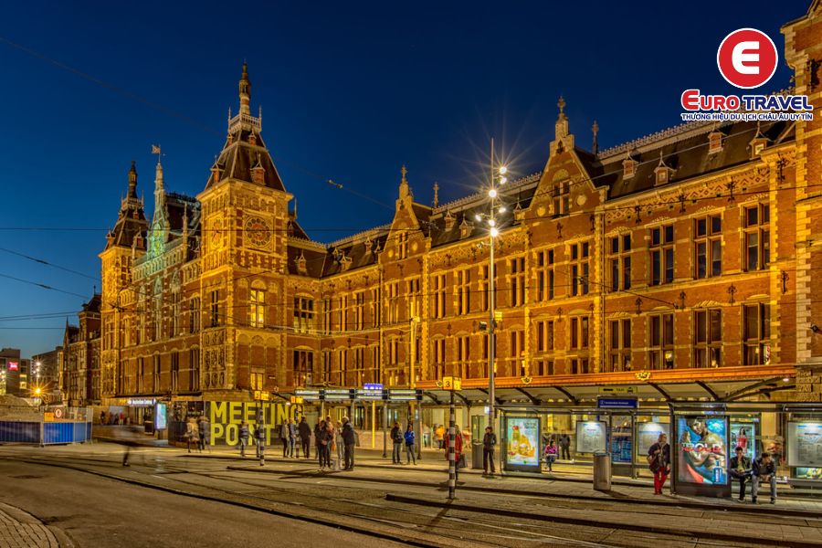 Nhà ga thành phố Amsterdam tuyệt đẹp và kiều diễm