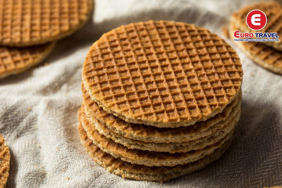 Stroopwafel là món ăn đơn giản nhưng nhất định phải thử khi đi Hà Lan