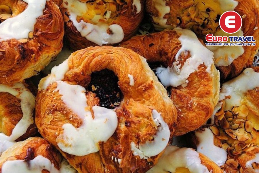 Bánh ngọt Wienerbrod là món ẩm thực Đan Mạch không thể bỏ qua