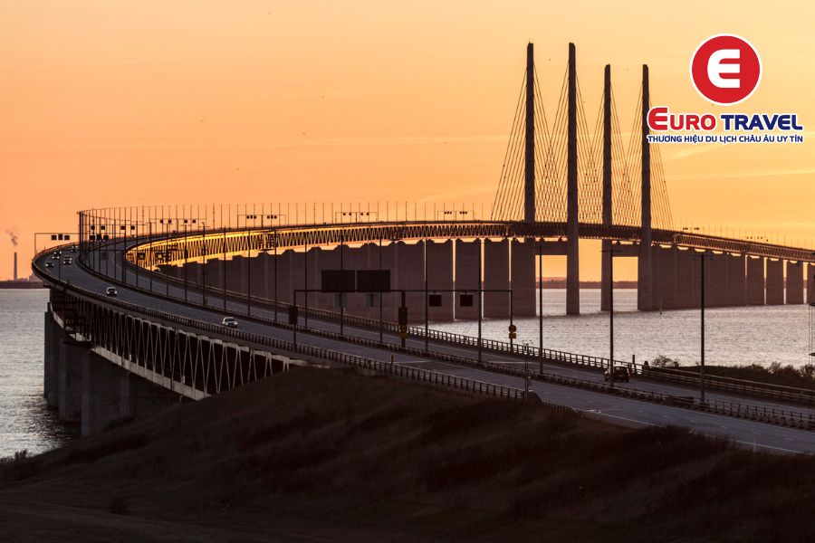 Cầu Oresund là kiệt tác kiến trúc độc đáo trong tour du lịch Châu Âu đến Đan Mạch