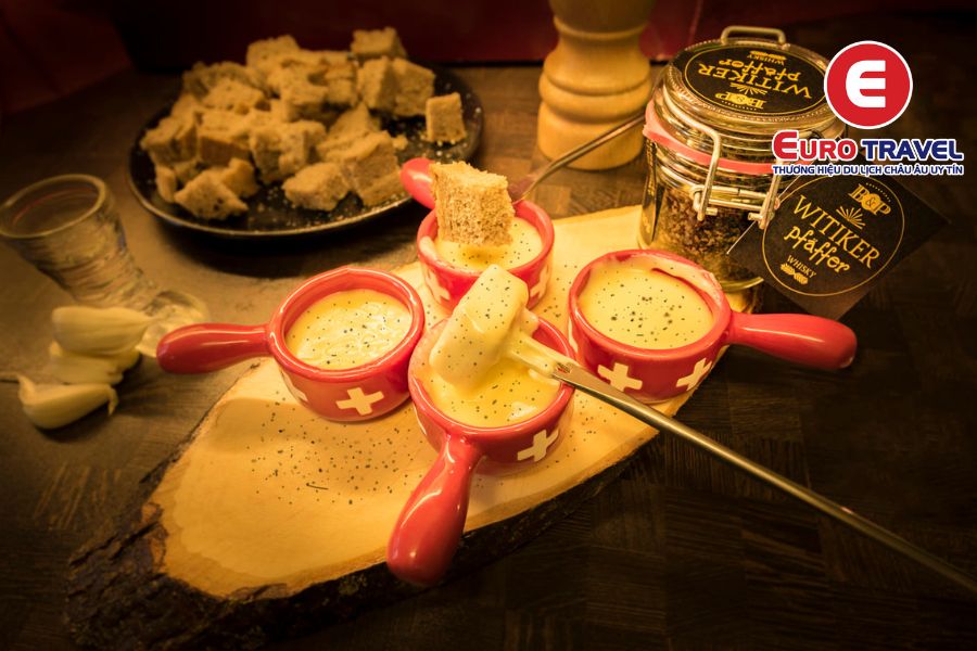 Lẩu phô mai Cheese Fondue món ẩm thực Geneva độc đáo